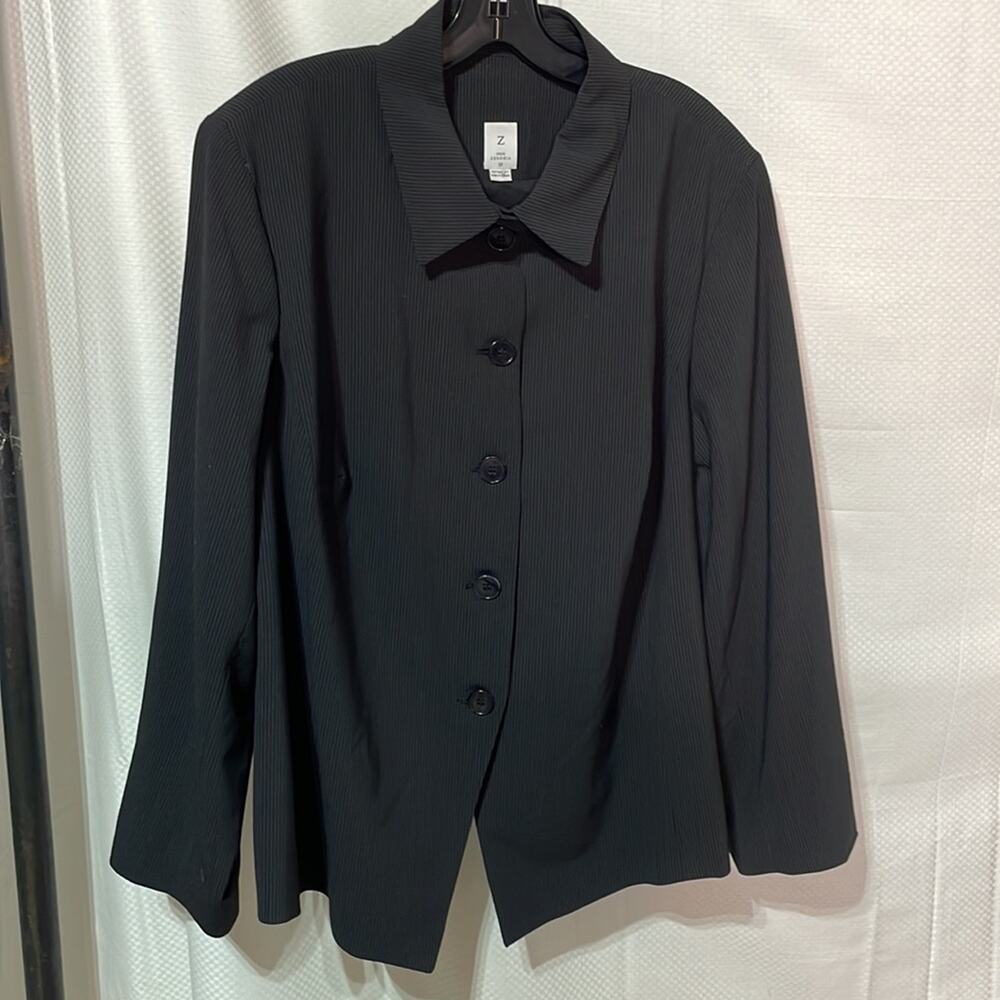 Zenobia 18 deep grey black stripe jacket lined looks black euc shaped fit